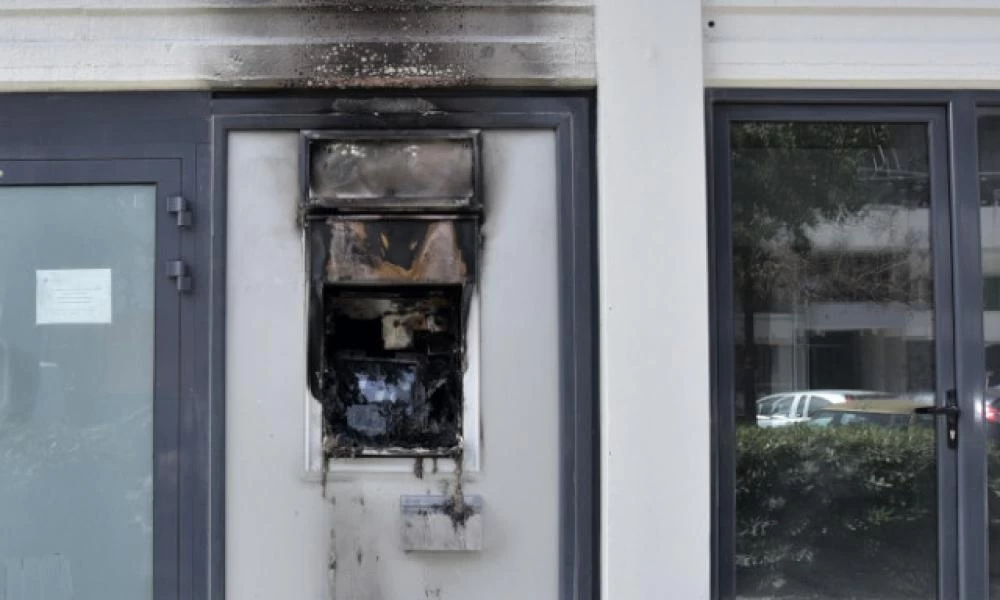 "Άγρια νύχτα": Μπαράζ επιθέσεων σε ΑΤΜ και οχήματα στην Αθήνα